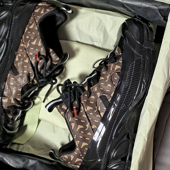 Burberry Low Top Sneakers in Bridle Brown